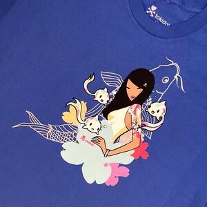 Tokidoki Koi Fish Tattoo Girl w/ Floral Accents Blue T-Shirt Men’s Large Tee NWT